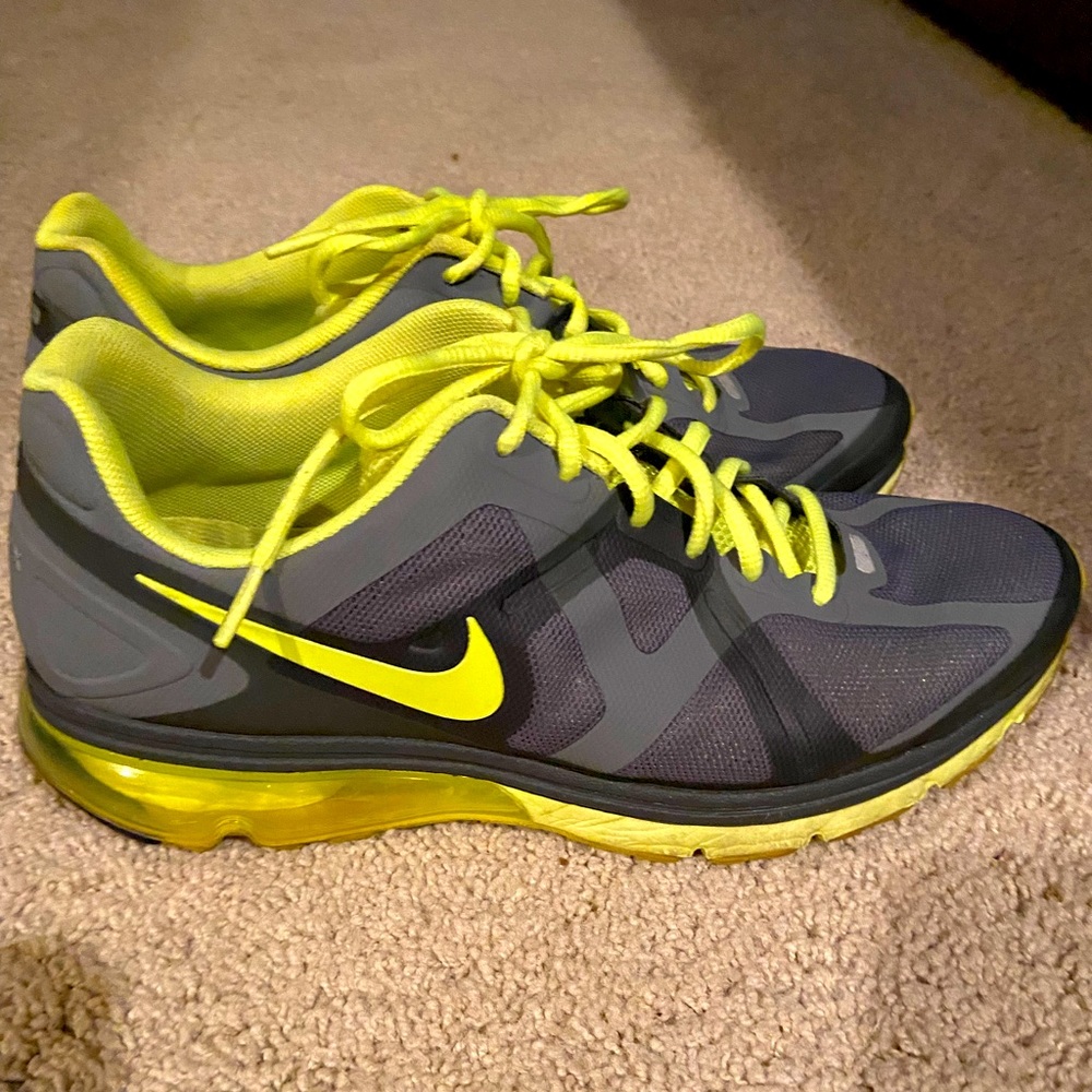 Nike AirMax Excellerate Size 10 Mens Crosstraining Shoes!